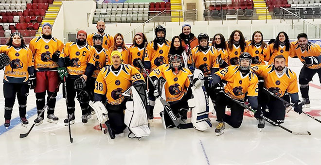 Akdeniz Üniversitesi Buz Hokeyi Kadın ve Erkek takımları ilk ciddi sınavlarına çıktı 