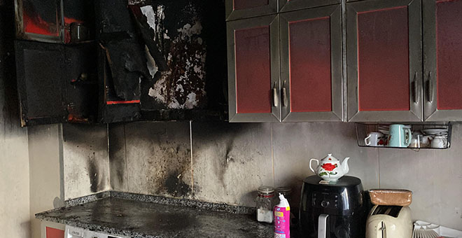 Evinin yandığını gören kadın kurye sinir krizi geçirdi 