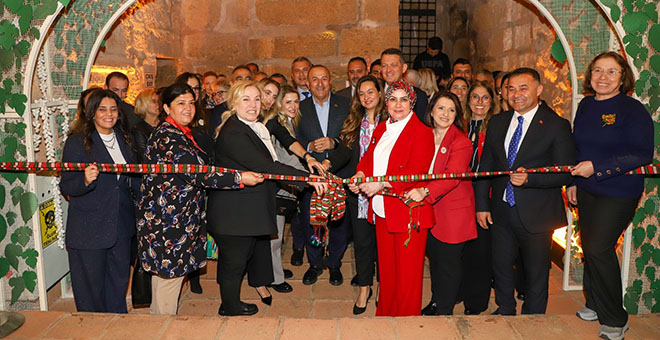 Alanya’nın İpek Serüveni Sergisi, tarihi Kızılkule’de açıldı 