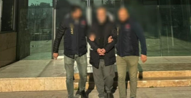 Antalya'da aranan 2 hükümlü yakalandı 