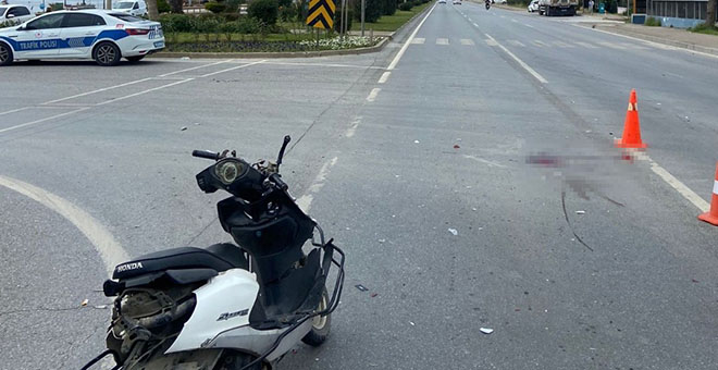 Alanya’da kamyon ile motosiklet çarpıştı: 1 ölü 