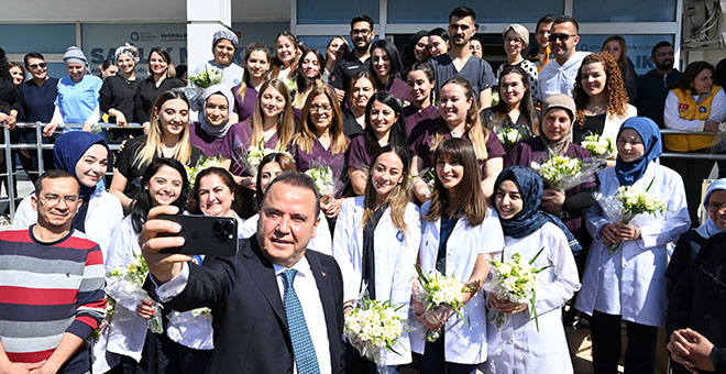 Başkan Böcek, sağlık çalışanlarının 14 Mart Tıp Bayramı’nı kutladı