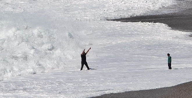 Sarı kodla uyarılan Antalya’da şiddetli rüzgar etkili oluyor 