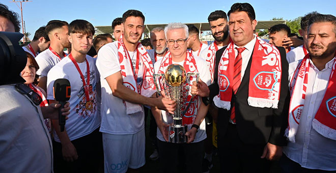 Şampiyon Kepezspor kupasını aldı