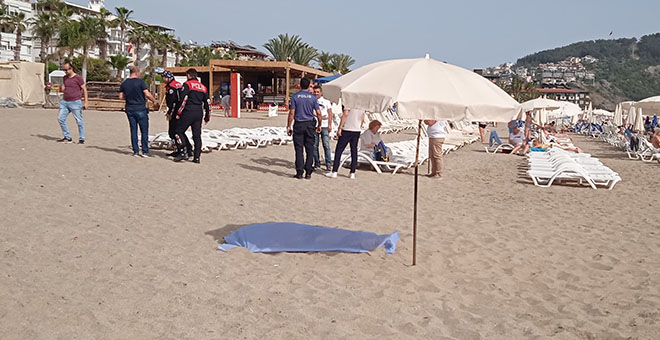 Alanya'da bir turist sahilde ölü bulundu 