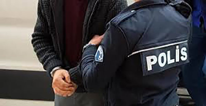 Avrupa'da iş bulma vaadiyle dolandırıcılık yapan 2 kişi yakalandı 