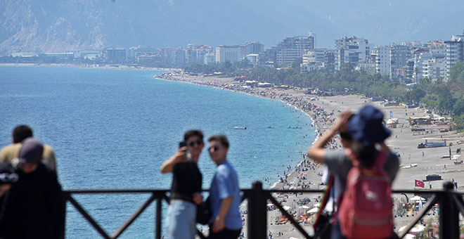 Antalya’da düşen sıcaklık bile mevsim normalleri üzerinde seyrediyor 