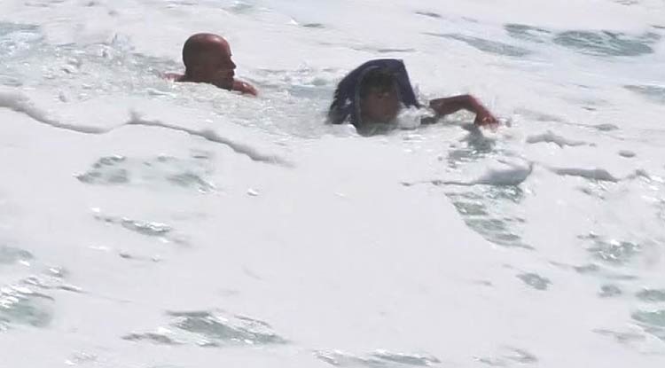 Antalya'da fırtınada denize giren genç boğuluyordu