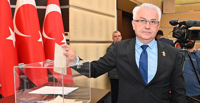 Kepez Belediye Başkan Vekilliğine Refik Emre Altekin seçildi 